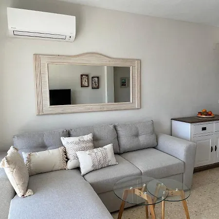 By The Beach, Sea View Appartement *