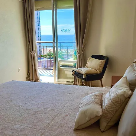 By The Beach, Sea View Appartamento *