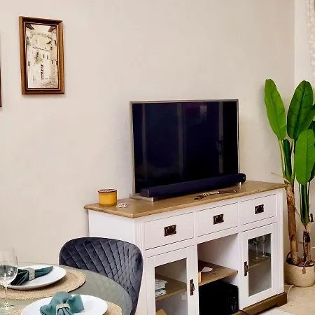 Apartamento By The Beach, Sea View *