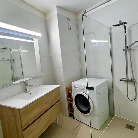 By The Beach, Sea View Apartamento *