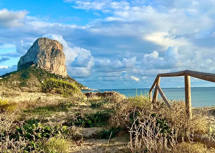 By The Beach, Sea View Apartment *